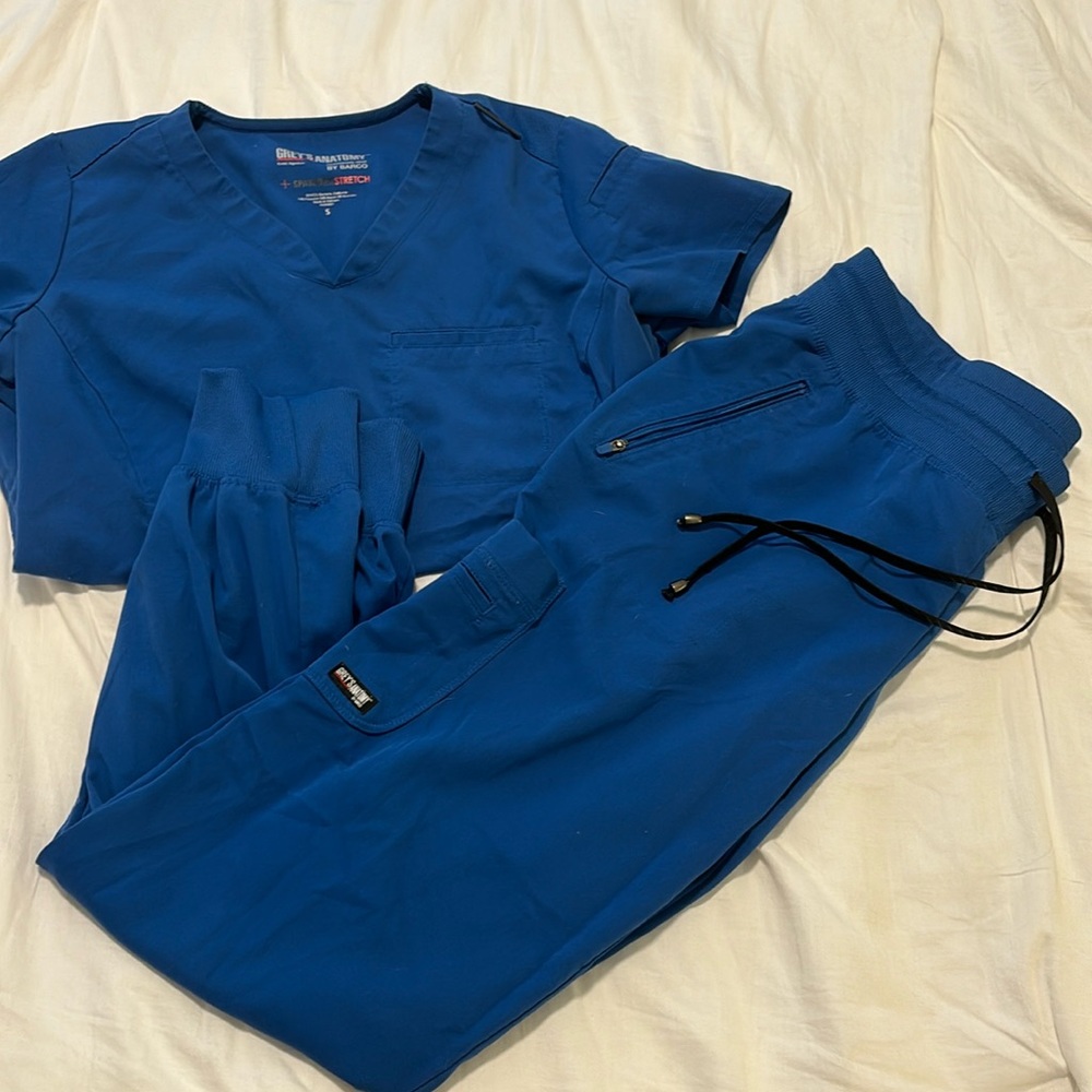 Scrub set